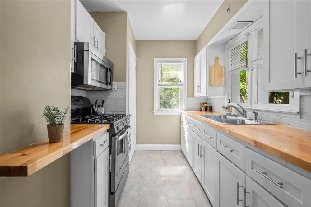 1319 Diamond Avenue NE Grand Rapids, MI 49505