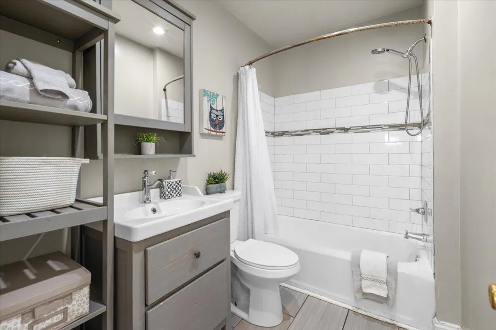 1319 Diamond Avenue NE Grand Rapids, MI 49505