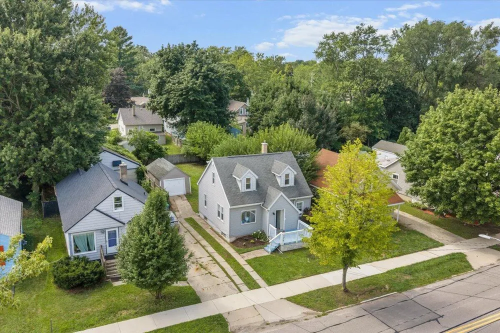 1319 Diamond Avenue NE Grand Rapids, MI 49505