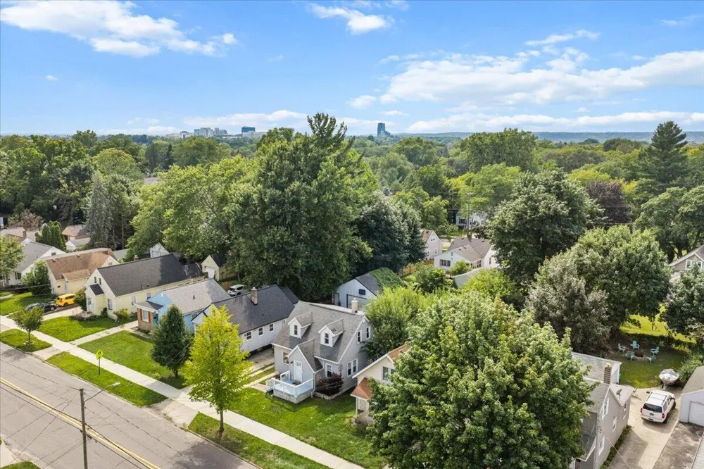 1319 Diamond Avenue NE Grand Rapids, MI 49505