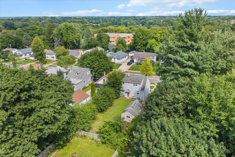 1319 Diamond Avenue NE Grand Rapids, MI 49505