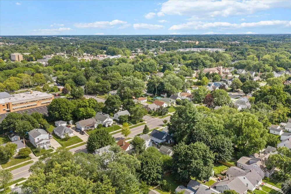 1319 Diamond Avenue NE Grand Rapids, MI 49505