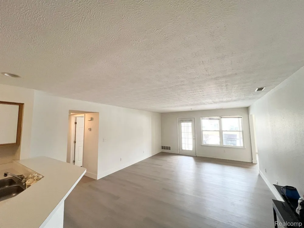 1336 HEATHERWOOD LANE Pittsfield Charter Township, MI 48108