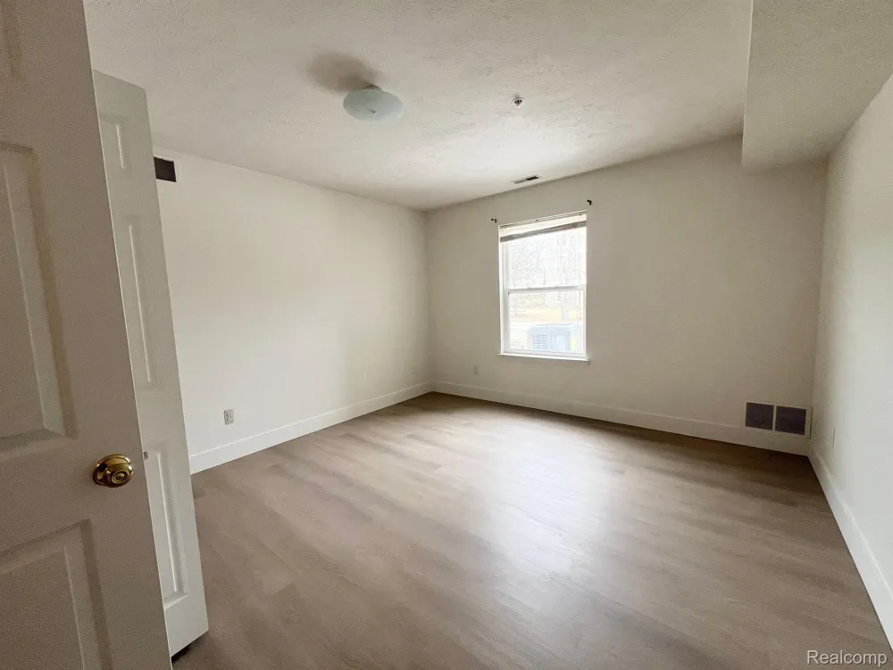 1336 HEATHERWOOD LANE Pittsfield Charter Township, MI 48108