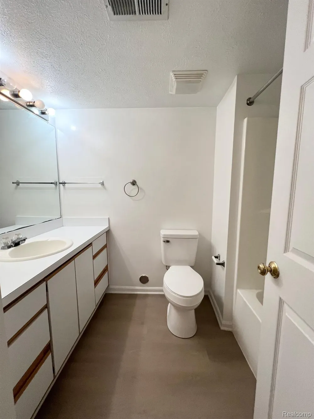 1336 HEATHERWOOD LANE Pittsfield Charter Township, MI 48108
