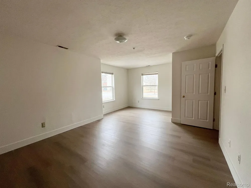 1336 HEATHERWOOD LANE Pittsfield Charter Township, MI 48108
