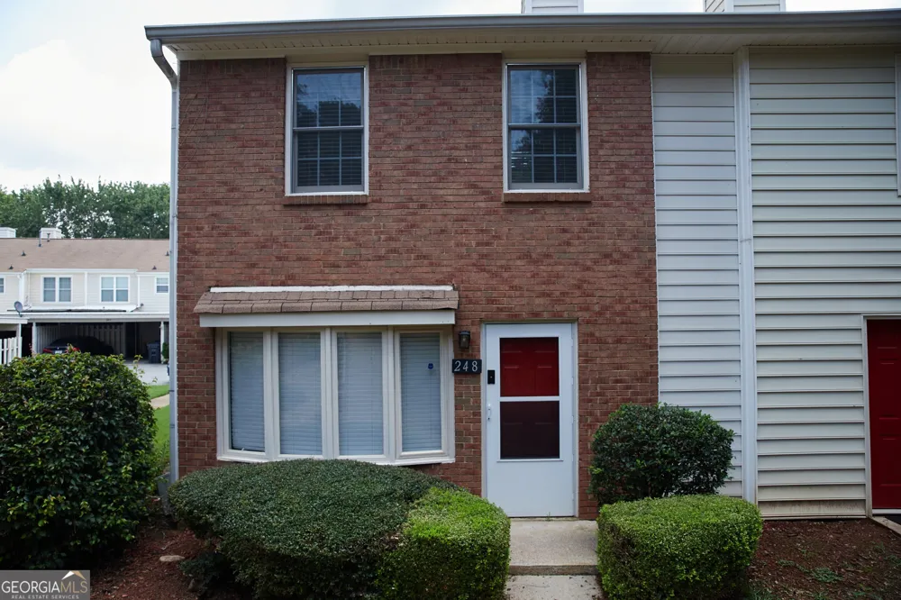 248 Mill Creek PL Roswell, GA 30076
