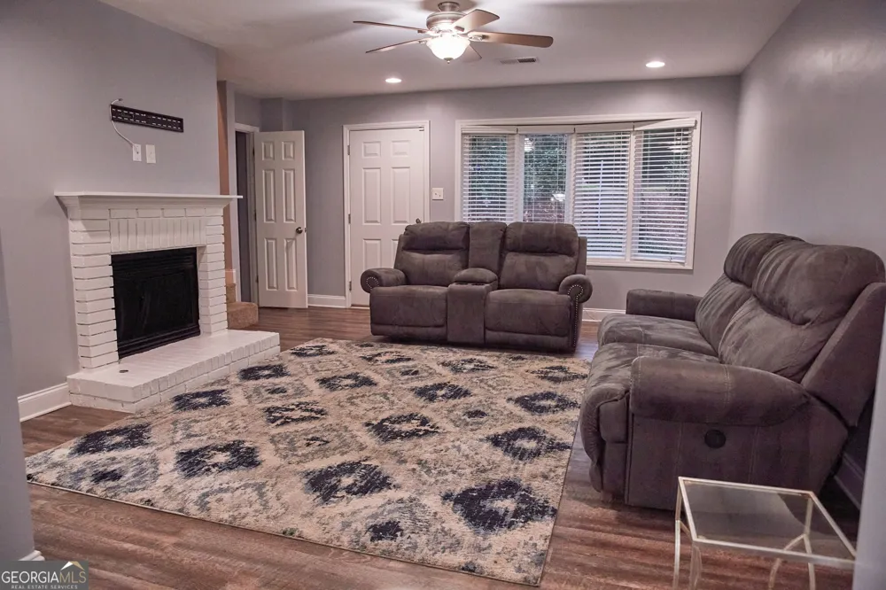 248 Mill Creek PL Roswell, GA 30076