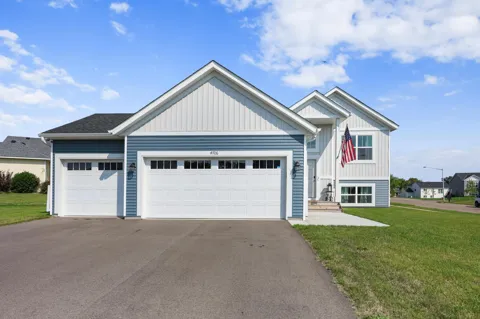 4706 8th Street Loop NE