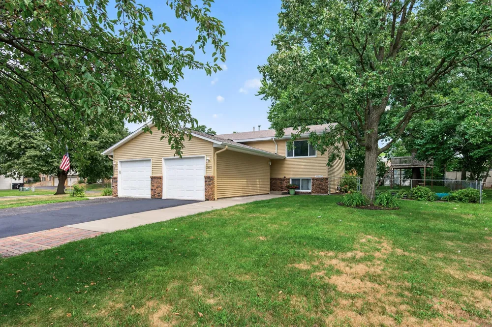 10665 Hummingbird Street NW Coon Rapids, MN 55433