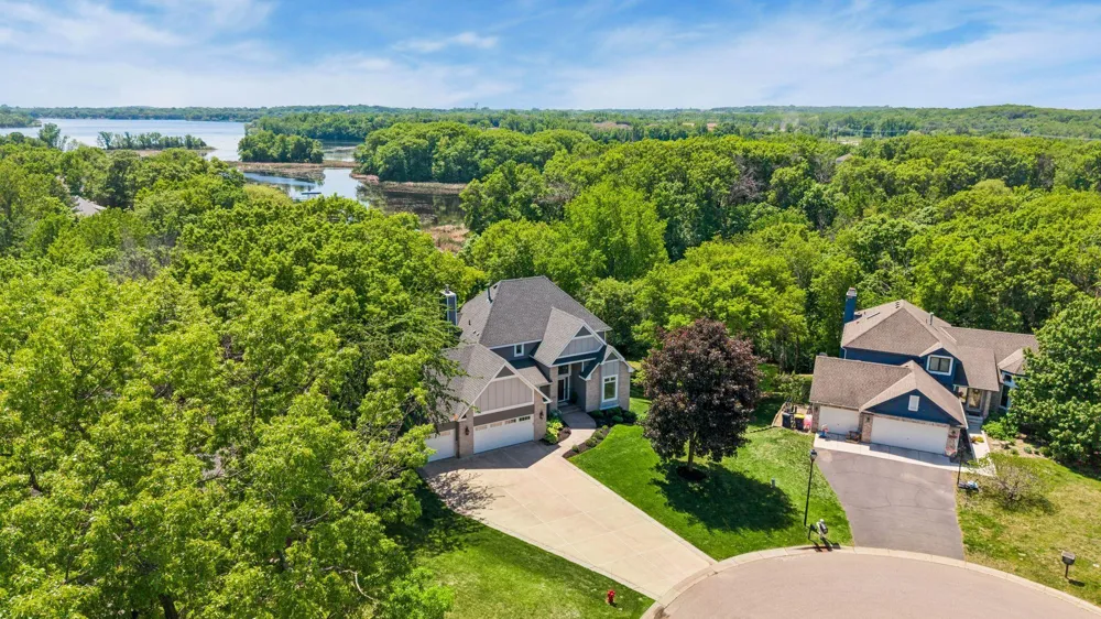 18706 Kanabec Court Lakeville, MN 55044