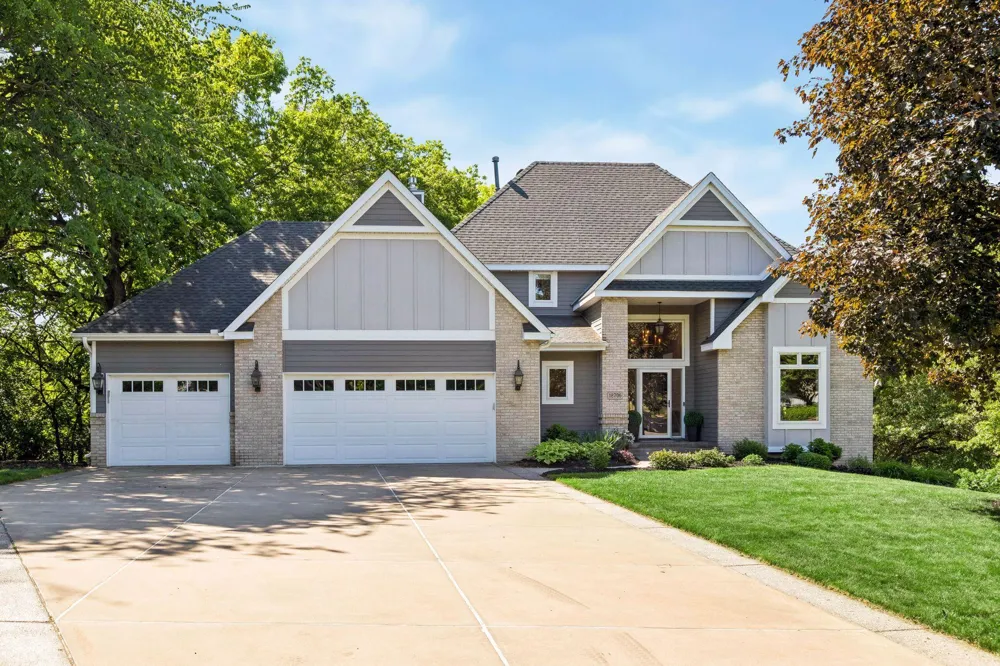 18706 Kanabec Court Lakeville, MN 55044