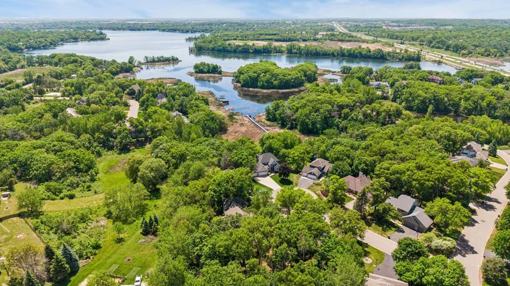 18706 Kanabec Court Lakeville, MN 55044