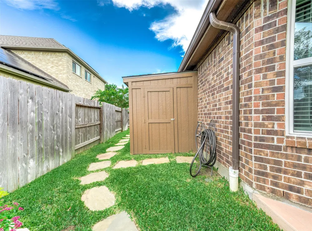 2710 Summer Indigo Trail Pearland, TX 77089