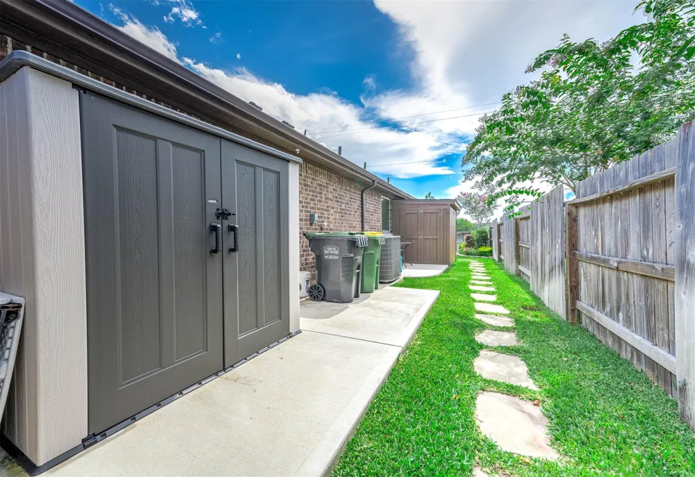 2710 Summer Indigo Trail Pearland, TX 77089