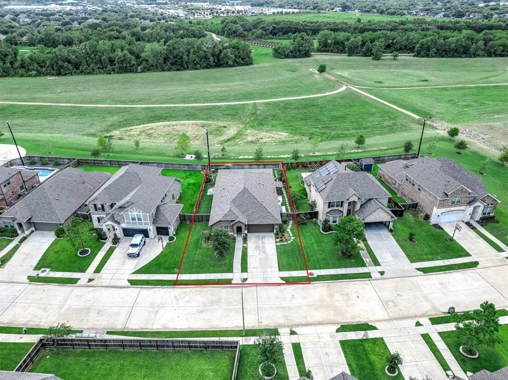2710 Summer Indigo Trail Pearland, TX 77089