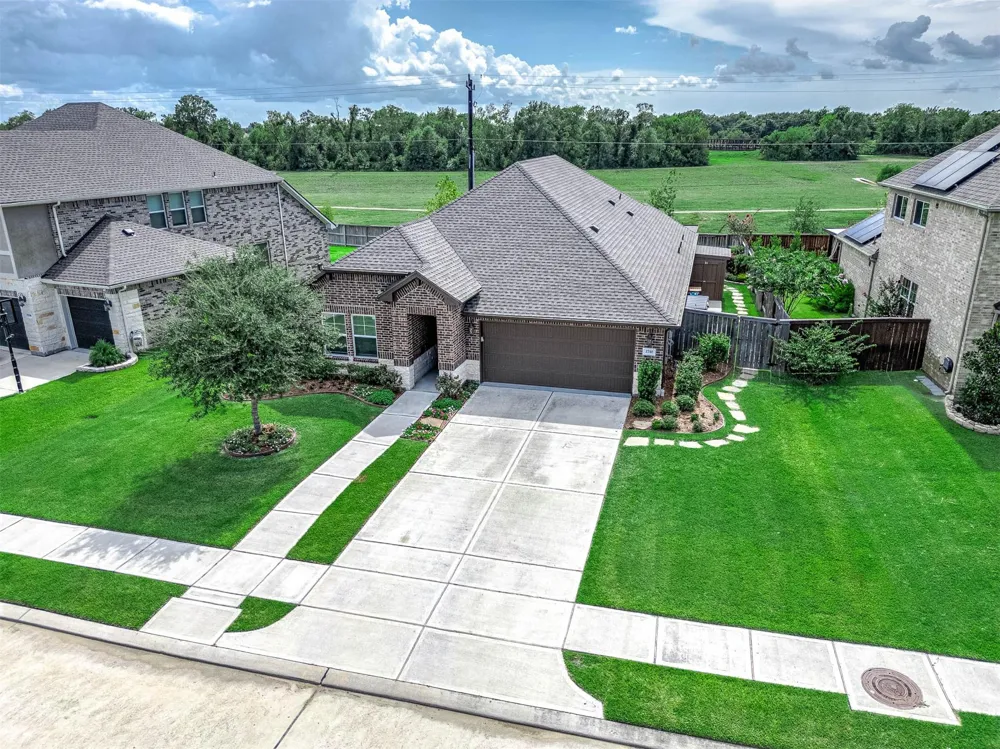 2710 Summer Indigo Trail Pearland, TX 77089