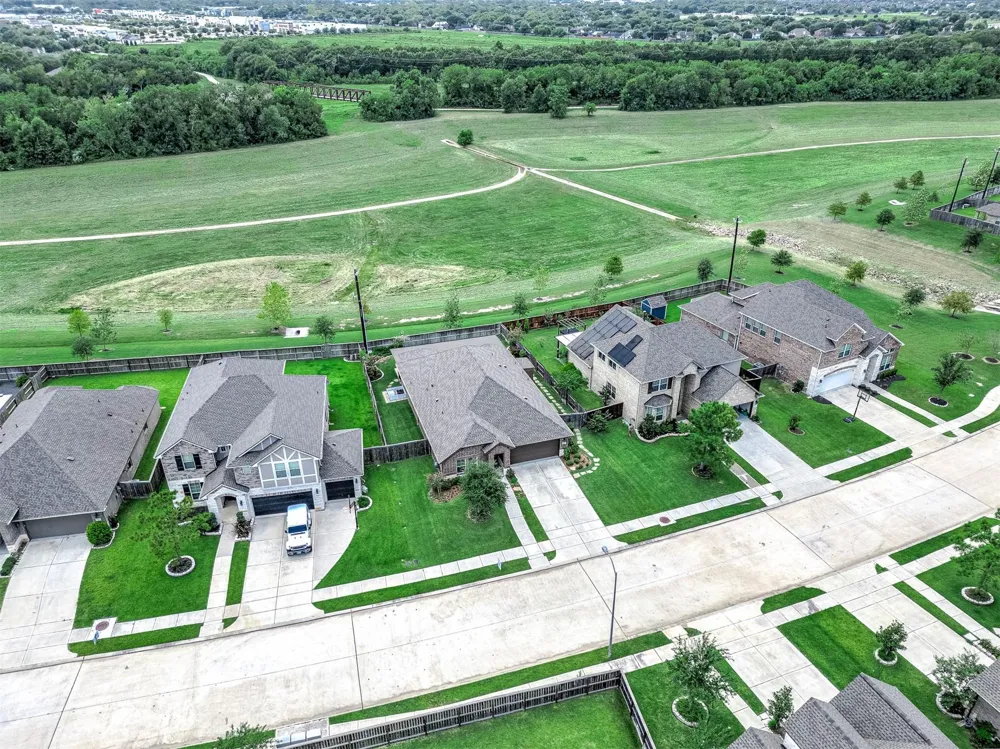 2710 Summer Indigo Trail Pearland, TX 77089