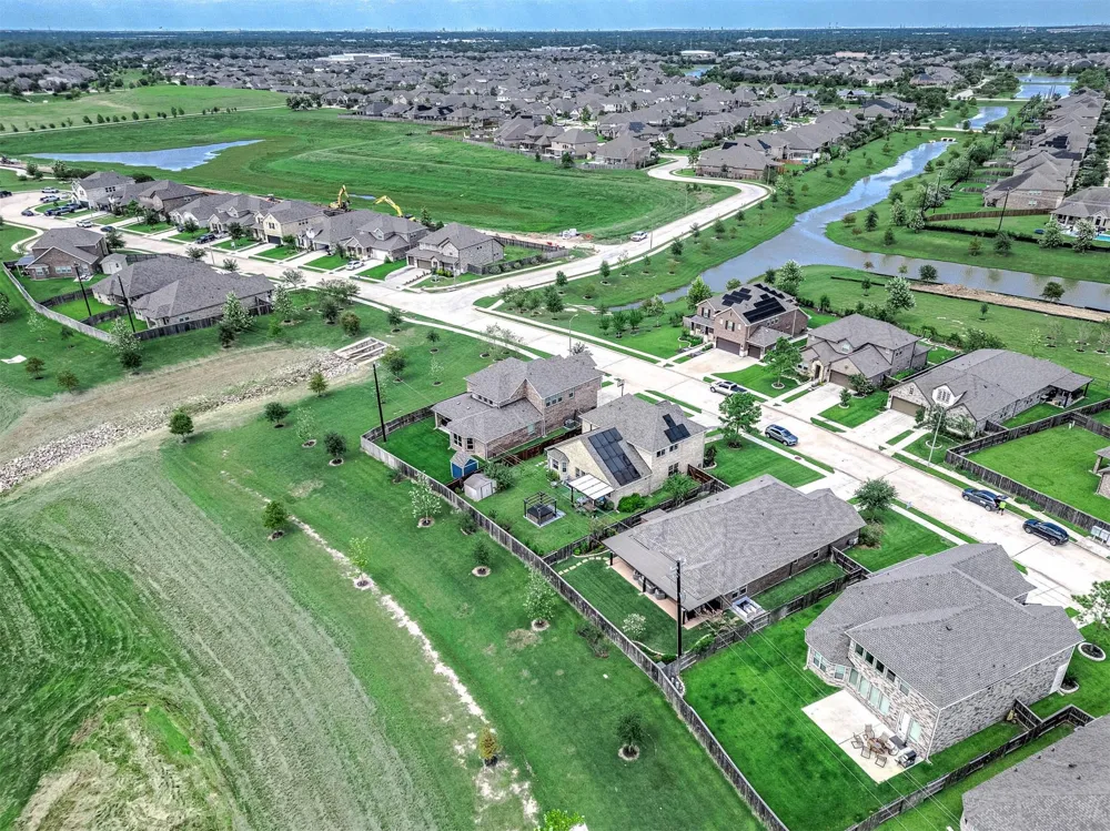 2710 Summer Indigo Trail Pearland, TX 77089