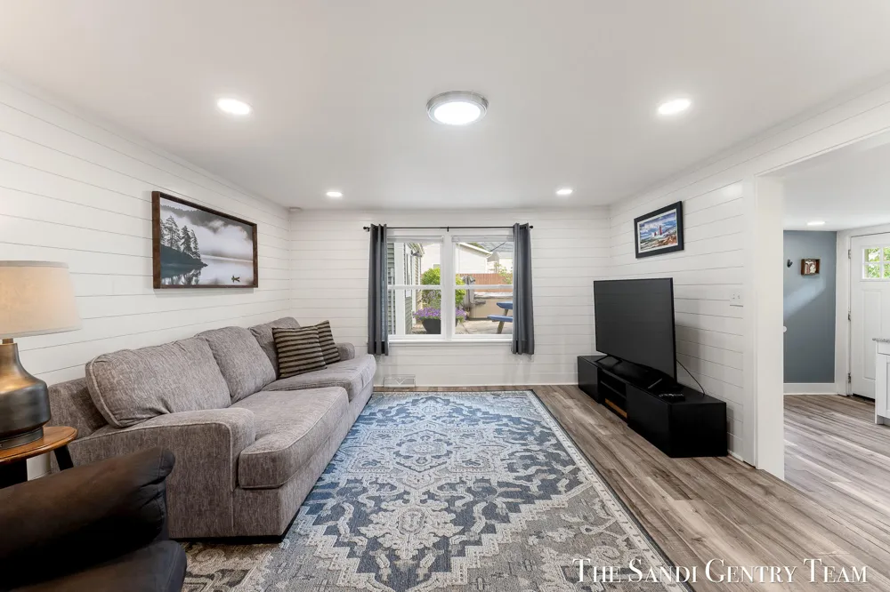 16837 Ferry Street Spring Lake, MI 49456