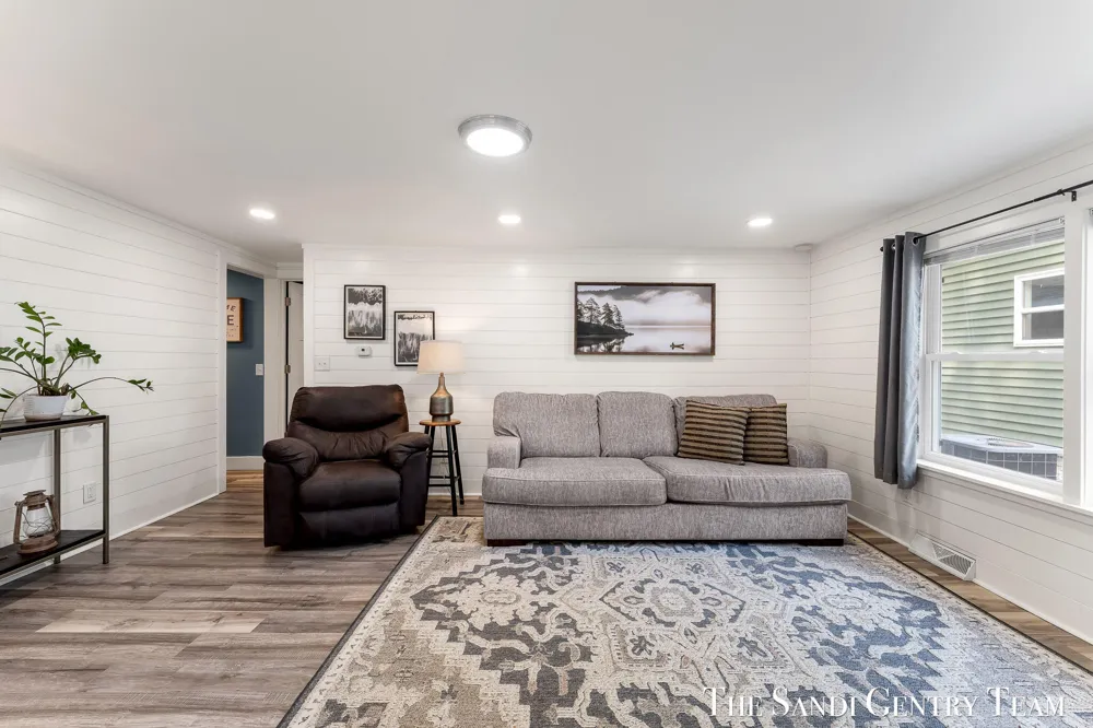 16837 Ferry Street Spring Lake, MI 49456