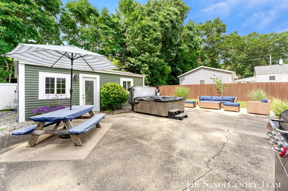 16837 Ferry Street Spring Lake, MI 49456