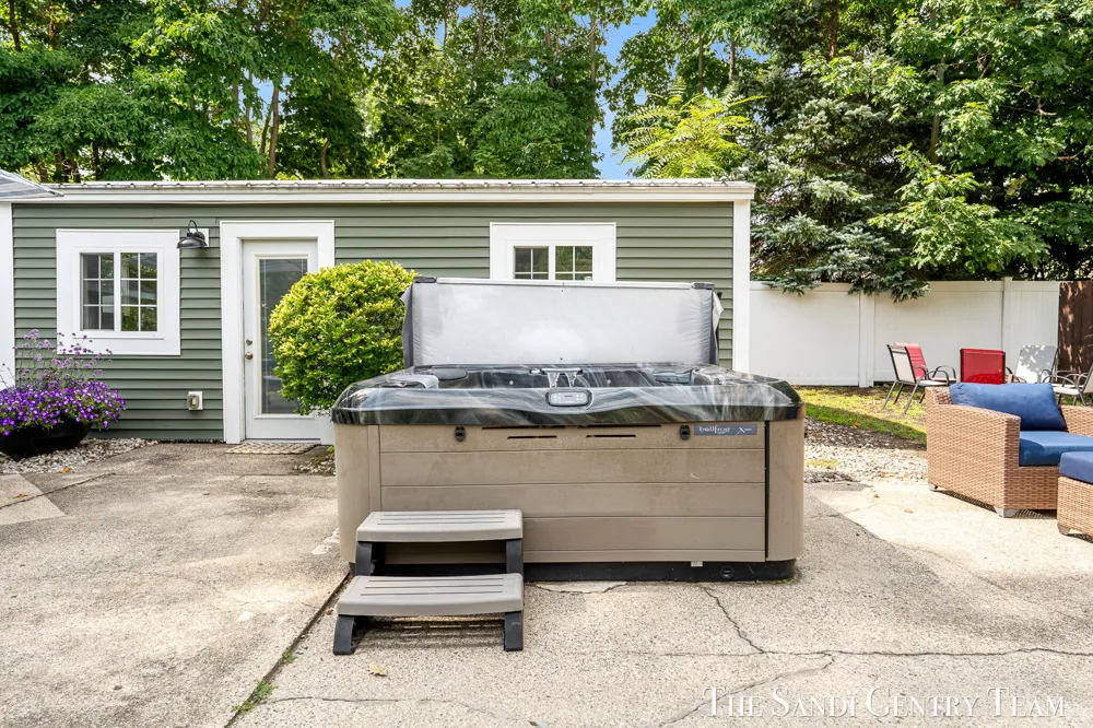 16837 Ferry Street Spring Lake, MI 49456