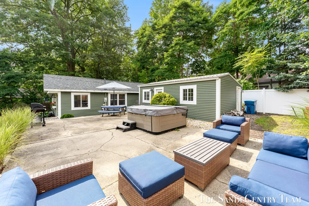 16837 Ferry Street Spring Lake, MI 49456