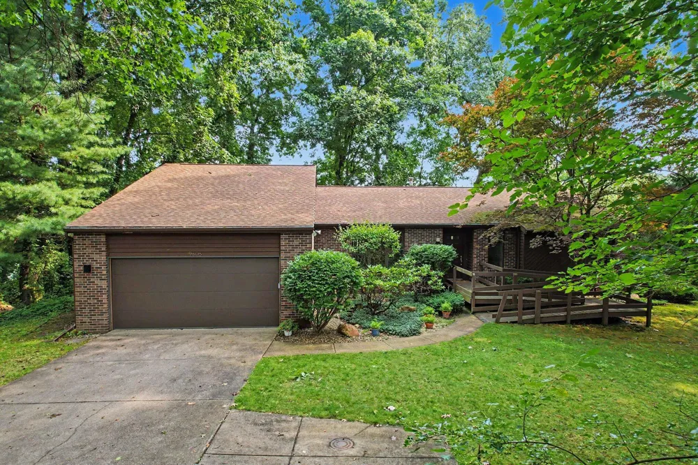 9808 Oak Forest Circle Kalamazoo, MI 49009