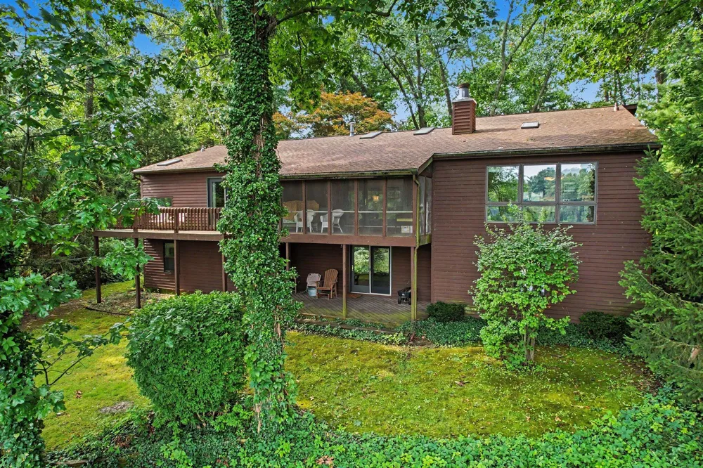 9808 Oak Forest Circle Kalamazoo, MI 49009
