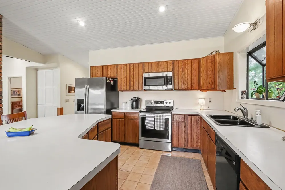 9808 Oak Forest Circle Kalamazoo, MI 49009