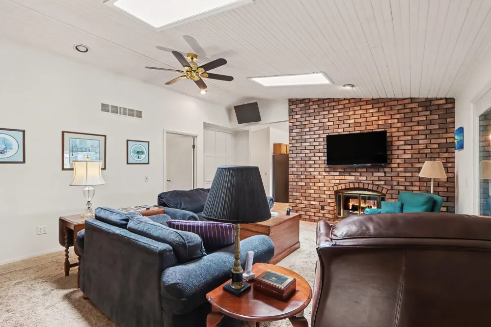 9808 Oak Forest Circle Kalamazoo, MI 49009