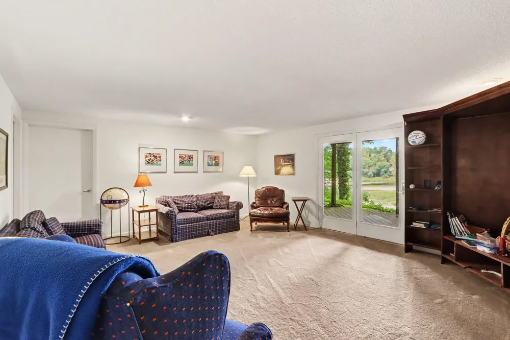 9808 Oak Forest Circle Kalamazoo, MI 49009