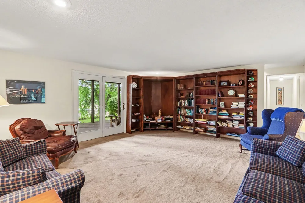 9808 Oak Forest Circle Kalamazoo, MI 49009