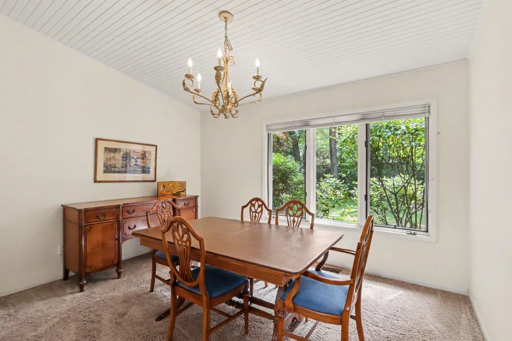 9808 Oak Forest Circle Kalamazoo, MI 49009