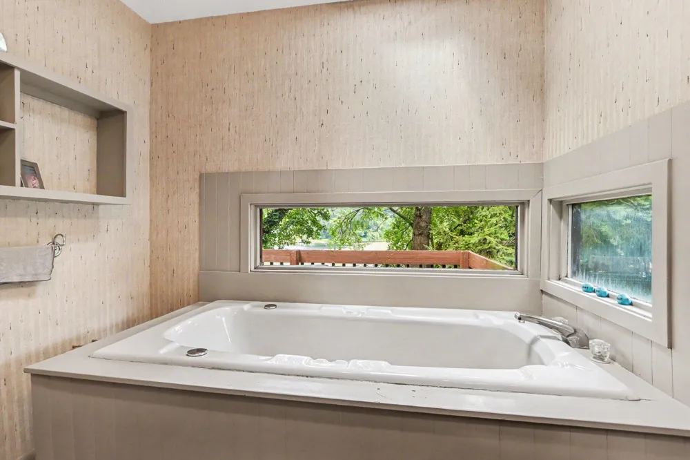 9808 Oak Forest Circle Kalamazoo, MI 49009