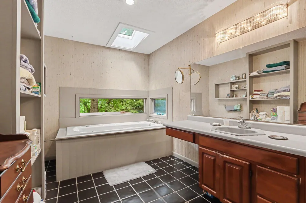 9808 Oak Forest Circle Kalamazoo, MI 49009