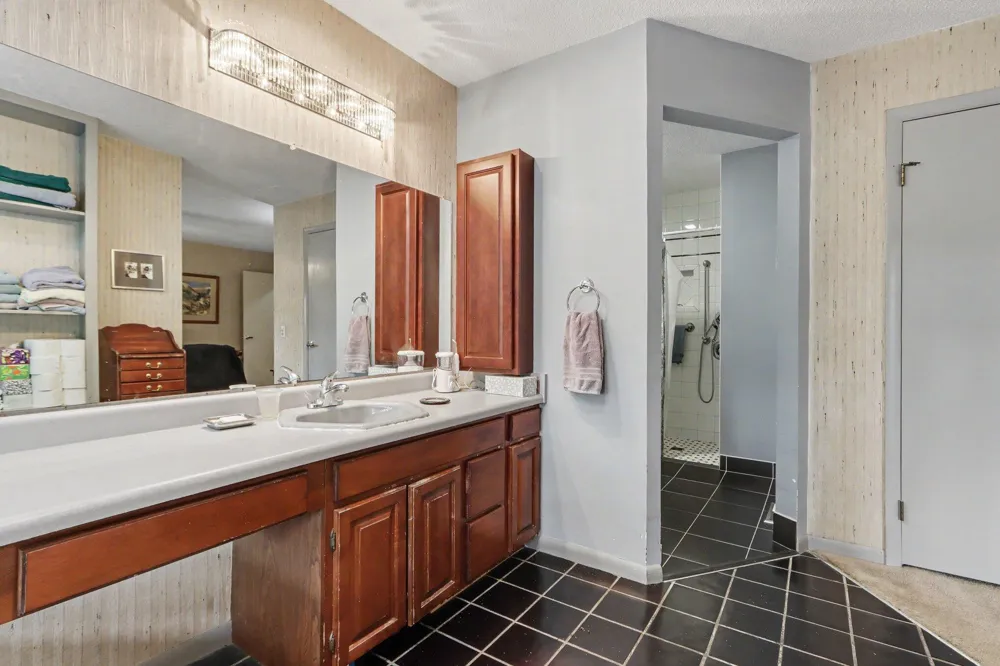 9808 Oak Forest Circle Kalamazoo, MI 49009
