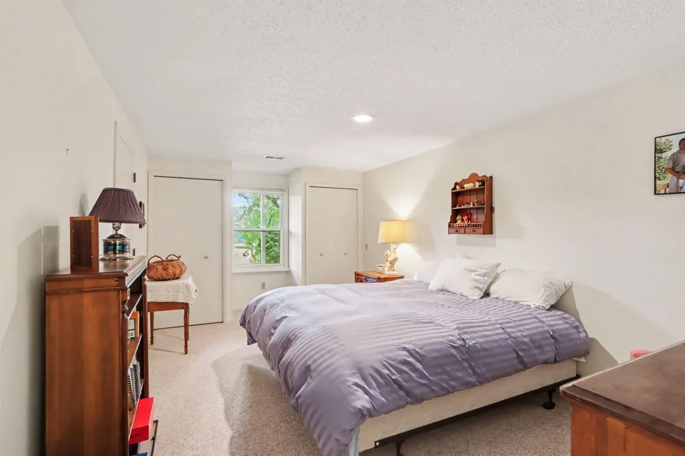 9808 Oak Forest Circle Kalamazoo, MI 49009