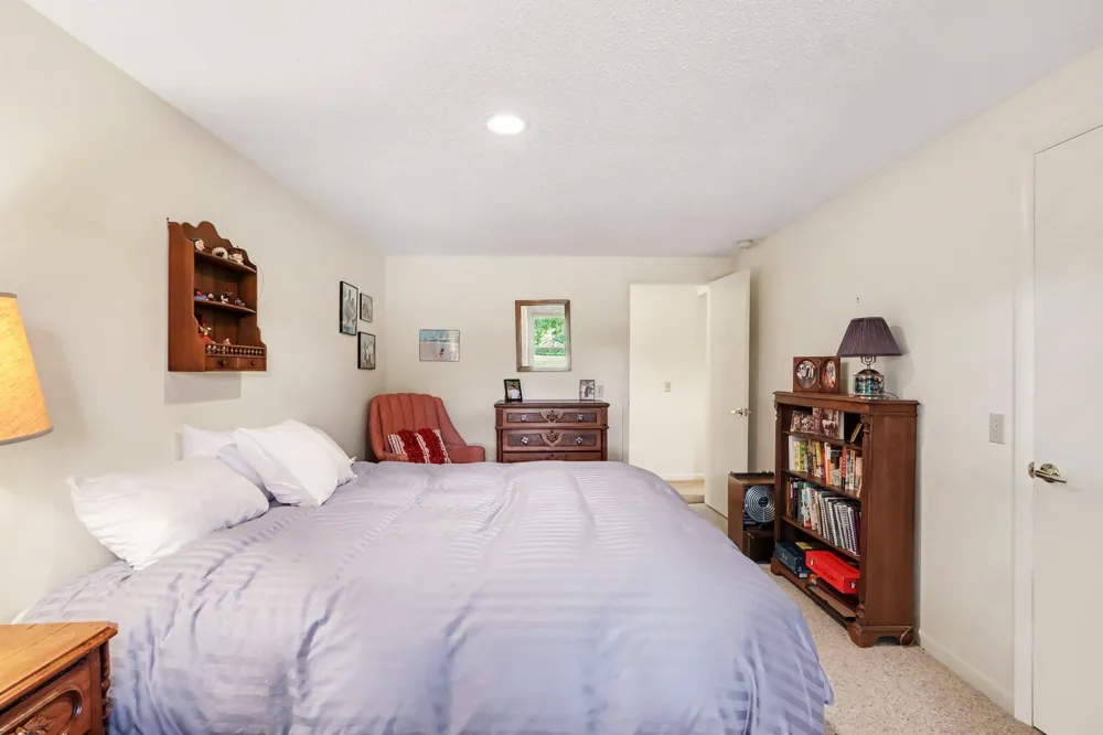 9808 Oak Forest Circle Kalamazoo, MI 49009