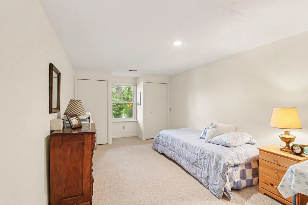 9808 Oak Forest Circle Kalamazoo, MI 49009