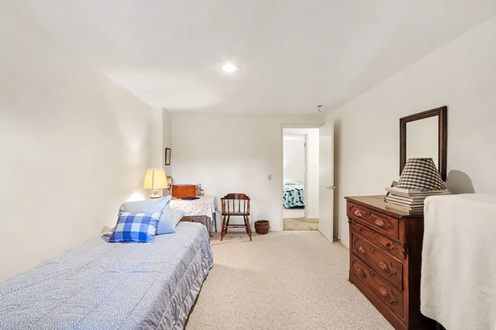 9808 Oak Forest Circle Kalamazoo, MI 49009