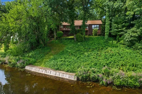 9808 Oak Forest Circle