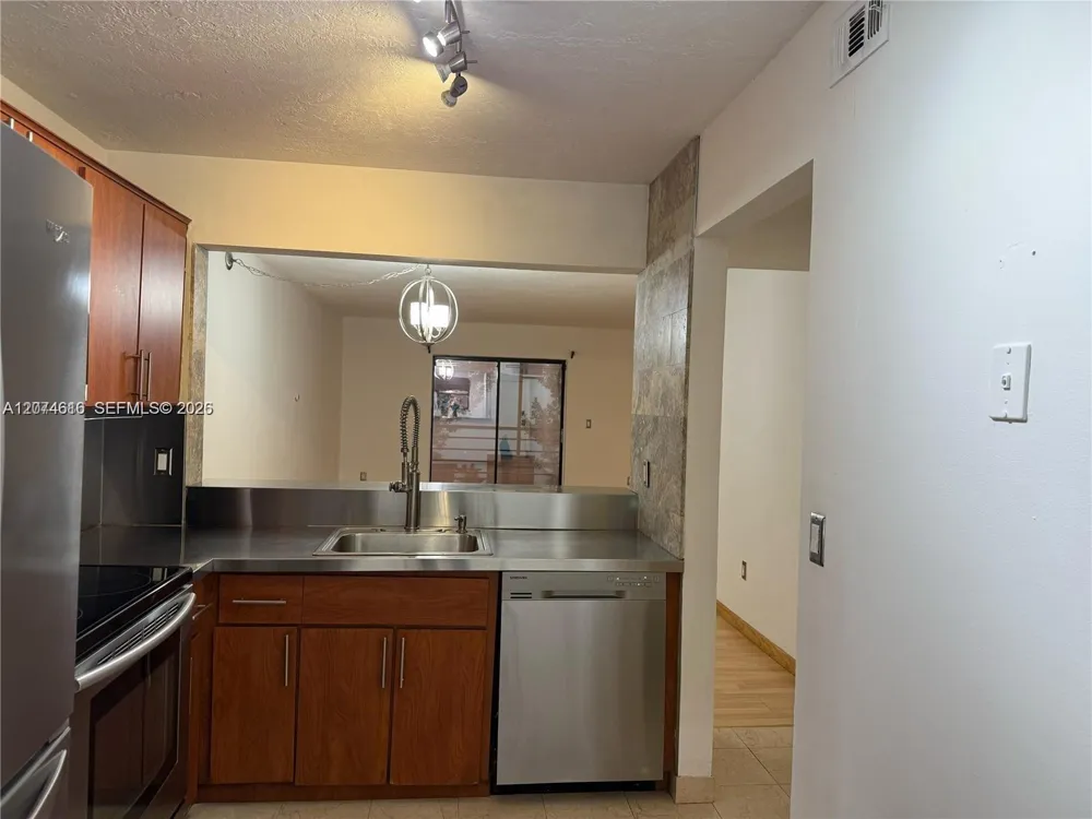 20800 NE 8th Ct #206-17 Miami, FL 33179