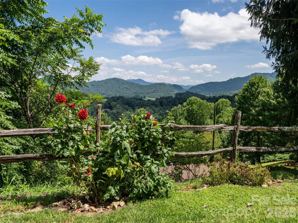 95 Splendor Ridge Waynesville, NC 28785