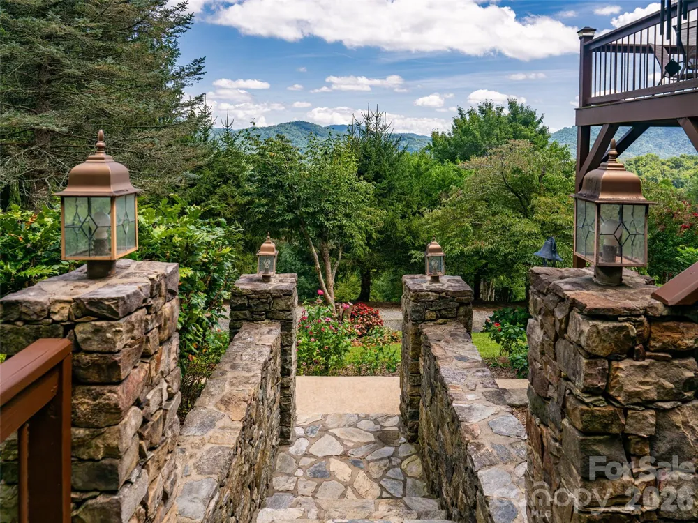 95 Splendor Ridge Waynesville, NC 28785