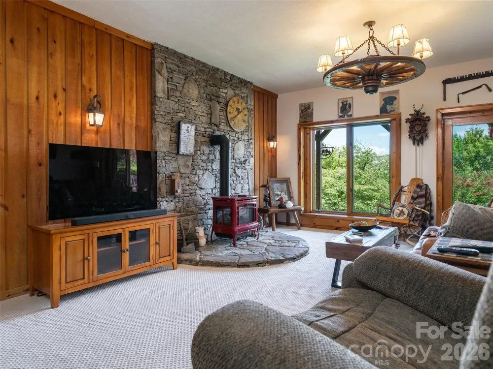 95 Splendor Ridge Waynesville, NC 28785