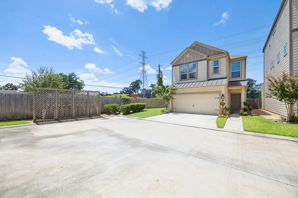 1903 Monaco Memorial Lane Houston, TX 77043