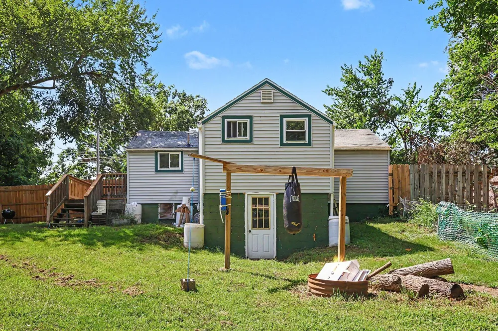 2347 Lansing Avenue Jackson, MI 49202