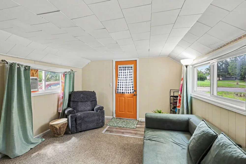 2347 Lansing Avenue Jackson, MI 49202